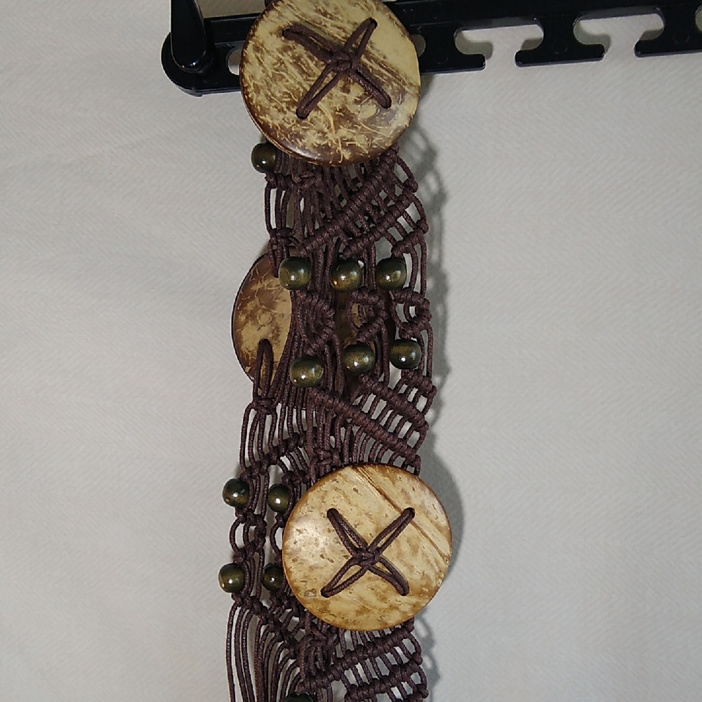 NWOT handcrafted brown macrame w-coconut shell braided belt